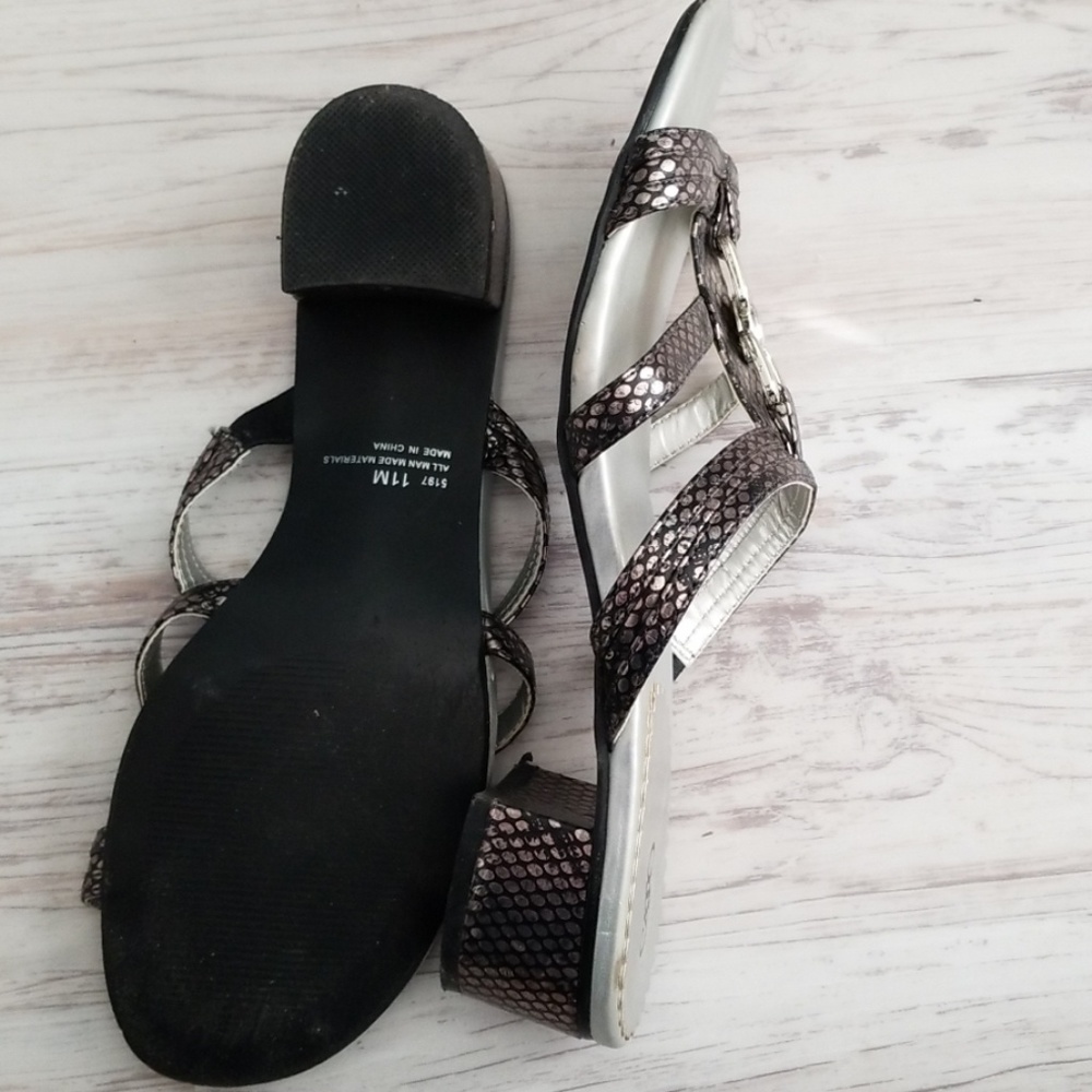Sandals - Picture 4 of 4